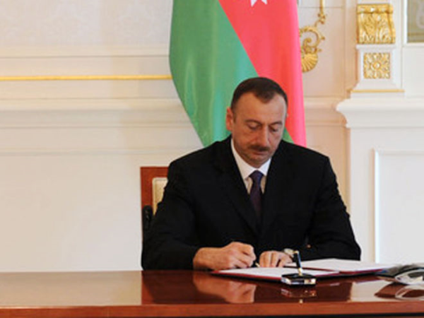 İlham Əliyev səfirliyimizə hücumun qarşısını alanları təltif etdi